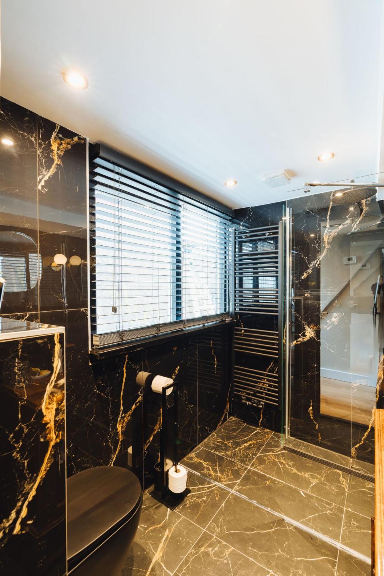 Lok Historics Luxury Art-Inspired Loft In Historic City Centre! 하를렘 외부 사진