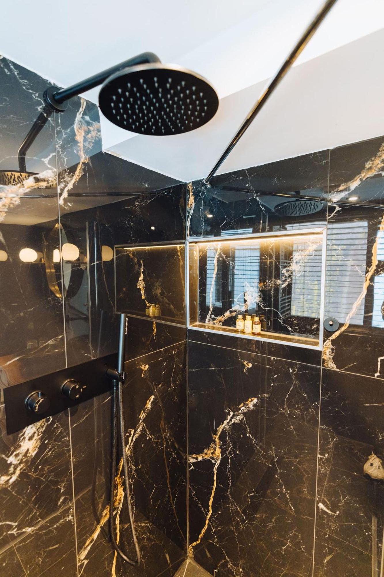 Lok Historics Luxury Art-Inspired Loft In Historic City Centre! 하를렘 외부 사진