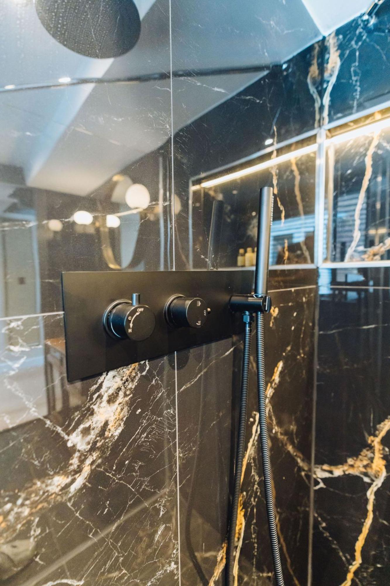 Lok Historics Luxury Art-Inspired Loft In Historic City Centre! 하를렘 외부 사진