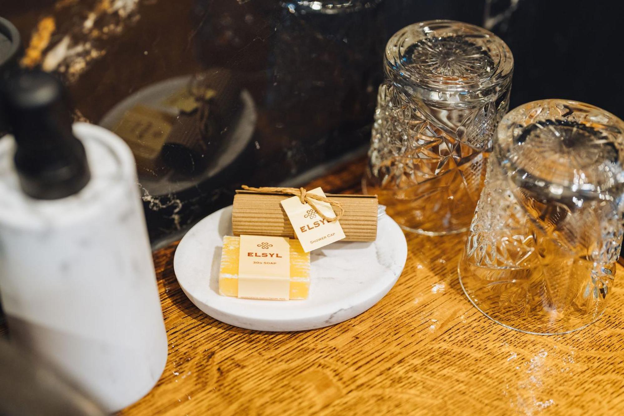 Lok Historics Luxury Art-Inspired Loft In Historic City Centre! 하를렘 외부 사진
